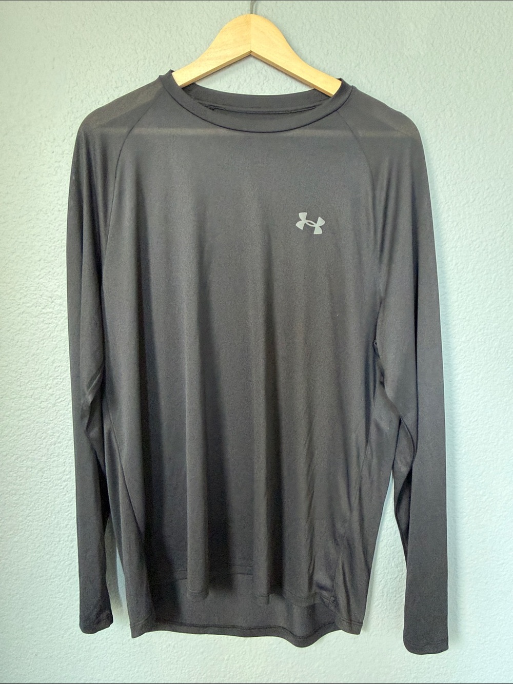 Under Armour Men’s Long Sleeve Heat Gear Loose Fit Athletic Tee - Black